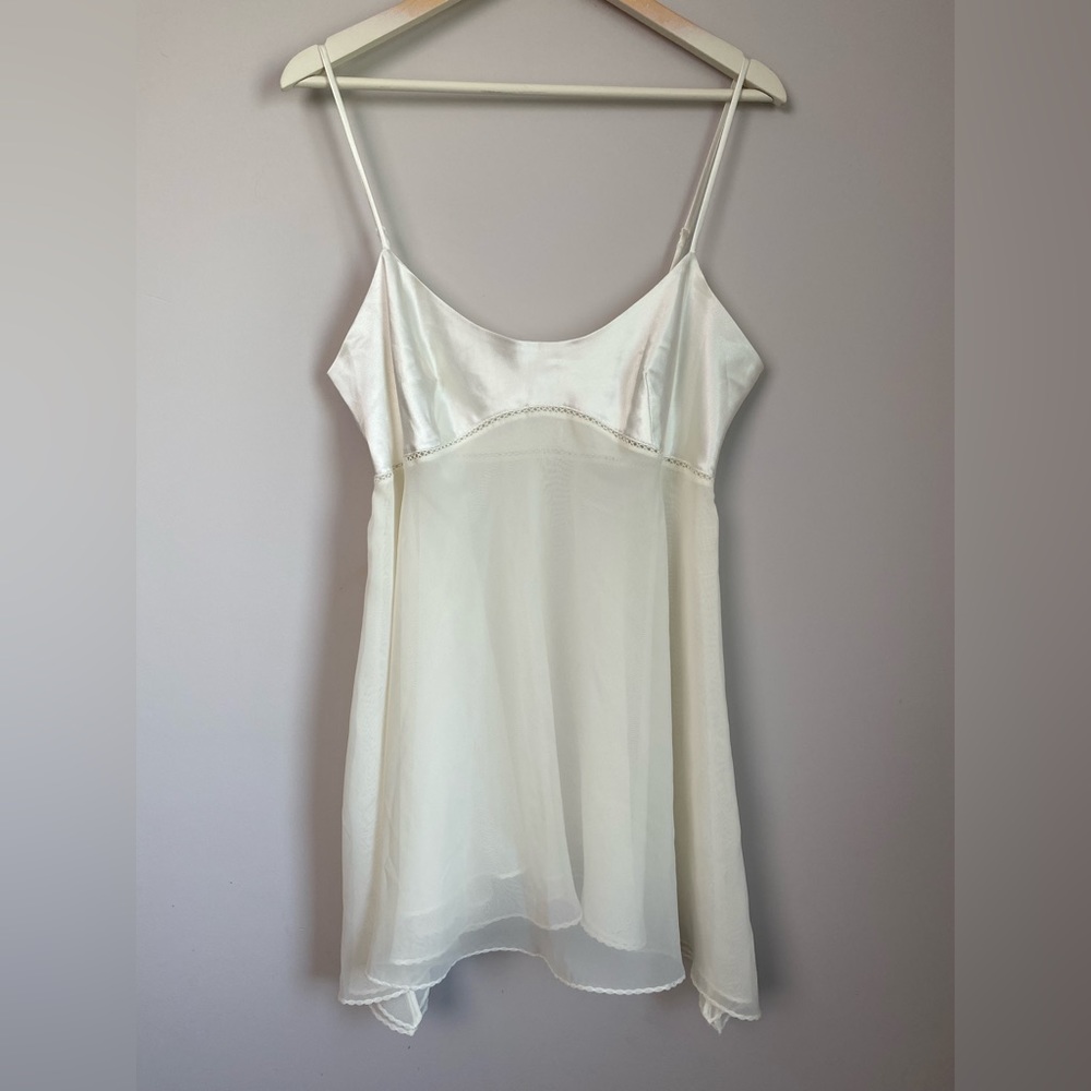 Women’s Victoria’s Secret Y2K style Large cream ivory chemise